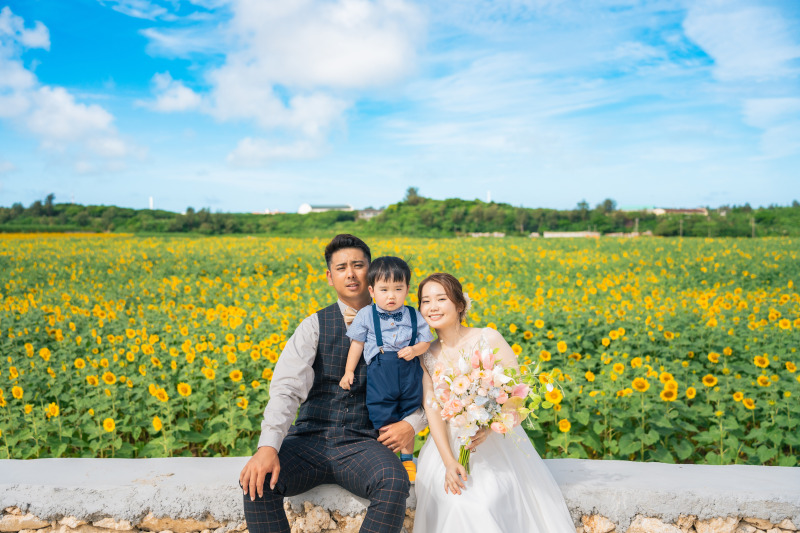 ひまわり畑でファミリーフォト!