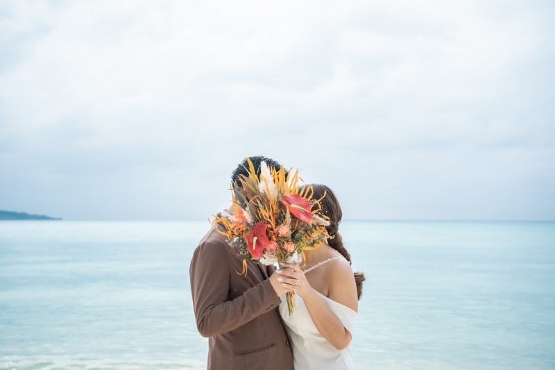 ブーケに隠れてキス♪