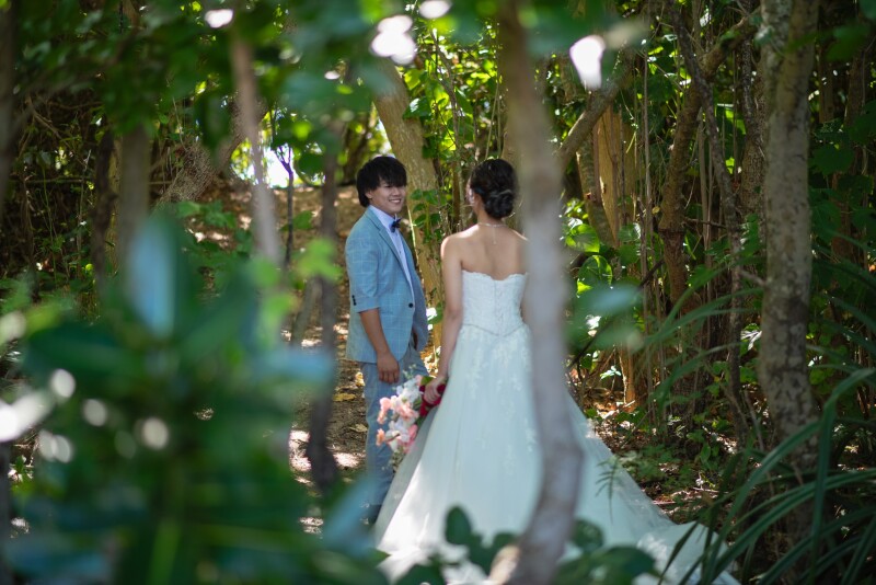 大自然の中で、かわいい雰囲気のお二人