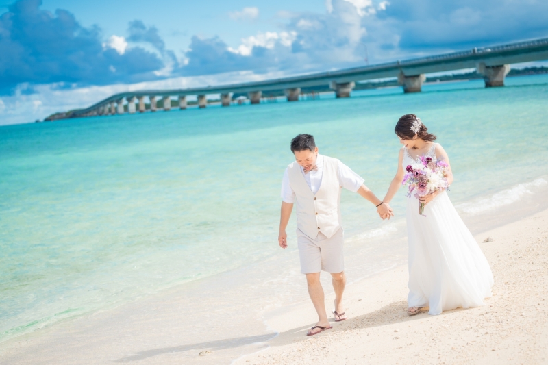 池間大橋バックに!