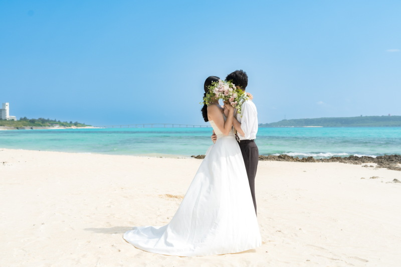 ブーケに隠れてキス♪