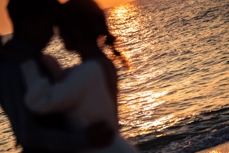 日が落ち始めると太陽の色はよりオレンジに