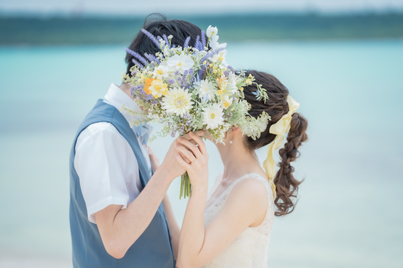 ブーケに隠れてキス♪