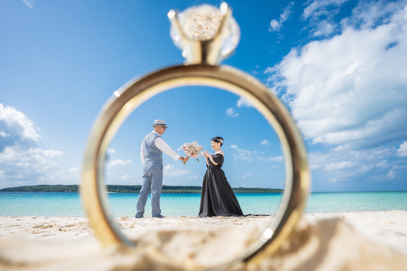 巨大リングの中に