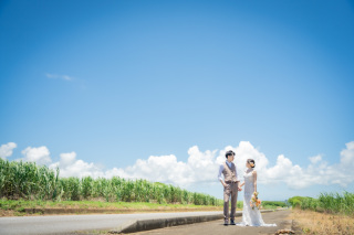 データ２０カット追加宮古島を活かしたこだわりのカラーレタッチでご納品 【当店のこだわり】 《全データカラーレタッチ》広告で利用されているお写真は実際に納品されているお写真です！ 《特急納品１週間！》一生の思い出をすぐにお届け致します《全プランドローン付