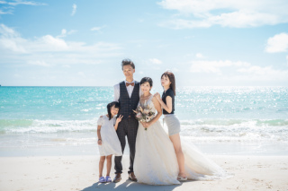 お子様/ご家族/友人/ペットとの撮影宮古島を活かしたこだわりのカラーレタッチでご納品 当店のこだわり 全データカラーレタッチ》広告で利用されているお写真は実際に納品されているお写真です特急納品１週間！》一生の思い出をすぐにお届け致します全プランドローン付