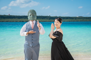 撮影アイテムのお持ち込み/貸出宮古島を活かしたこだわりのカラーレタッチでご納品 【当店のこだわり】 《全データカラーレタッチ》広告で利用されているお写真は実際に納品されているお写真です特急納品１週間一生の思い出をすぐにお届け致します《全プランドローン付》