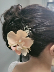 ・ヘアセットチェンジ（２回）ドレスチェンジと一緒に、ヘアチェンジはいかがでしょうか？ヘアセットが変わるだけで、雰囲気も変わって素敵なお写真！結婚式上げないから、ちょっと追加料金はかかっちゃうけど・・・折角だから！新郎様にわがまま言っちゃお！