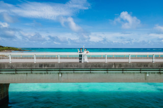 ドローンフォト撮影宮古島を活かしたこだわりのカラーレタッチでご納品 【当店のこだわり】 《全データカラーレタッチ》広告で利用されているお写真は実際に納品されているお写真です！ 《特急納品１週間！》一生の思い出をすぐにお届け致します 《全プランドローン付》
