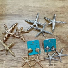 ヘアアクセサリーチェンジドレスチェンジと一緒に、ヘアチェンジはいかがでしょうか？女性は、ヘアセットが変わるだけで、テンション上がる！雰囲気も変わって素敵なお写真結婚式上げないから、ちょっと追加料金はかかっちゃうけど折角だから新郎様にわがまま言っちゃお