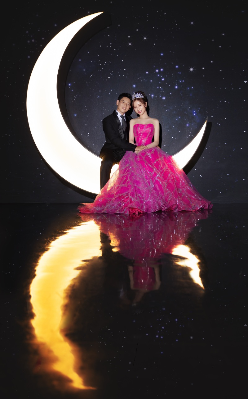 水面にも映し出すお月様ショット