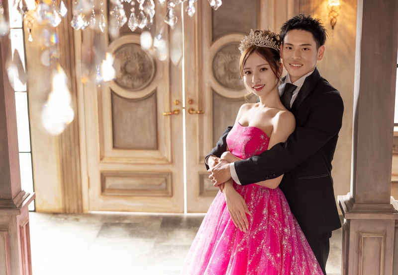 シャンデリアのお部屋でエレガントな1枚も