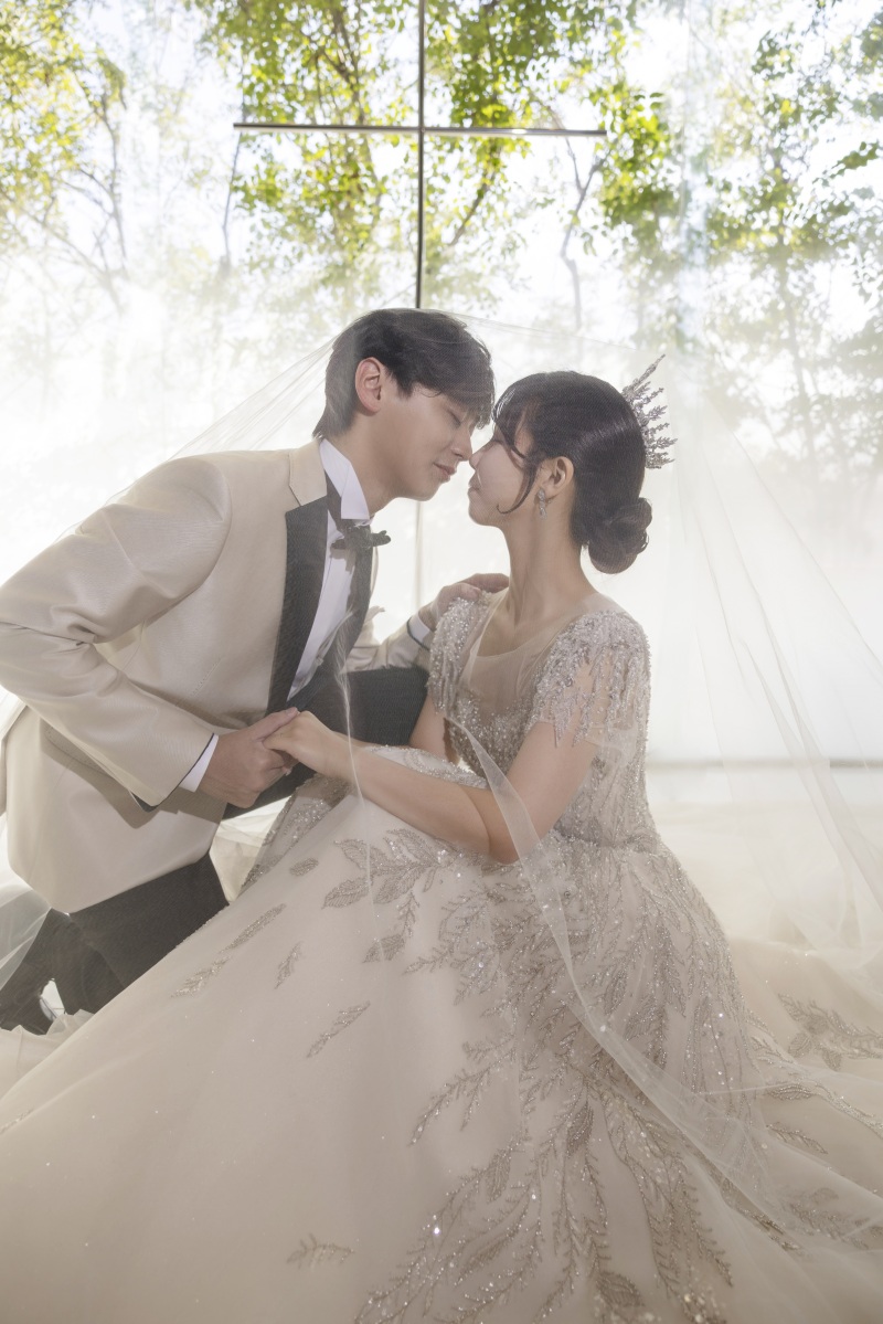 30シーンから選べる！【10Pアルバムプラン】洋装１着、メインスタジオ撮影