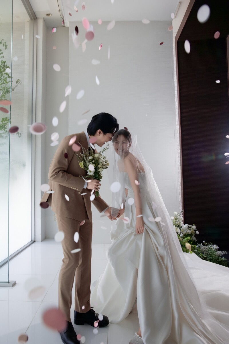 【月５組様限定プラン】チャペル挙式＆フォトプラン｜40～50着の韓国ドレスから選び放題♪レタッチ付き