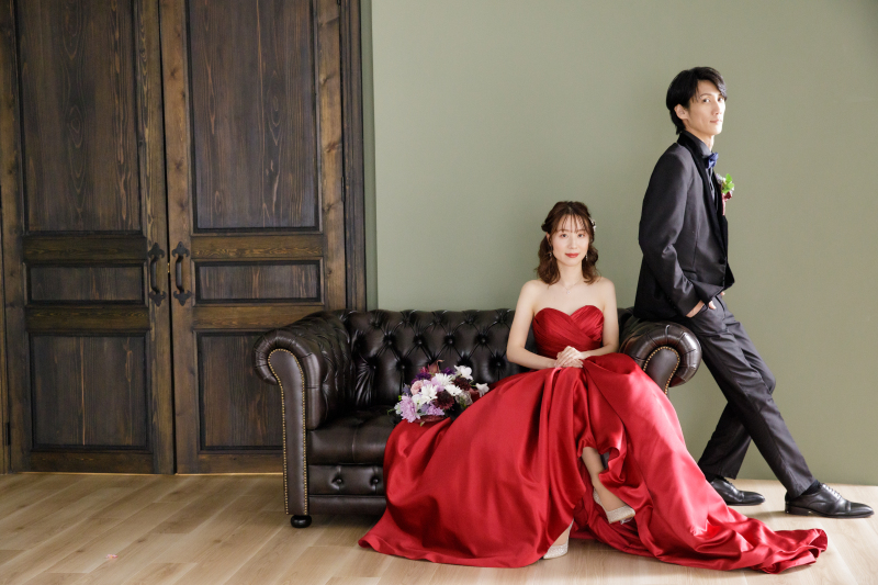 ソファーに座って、、