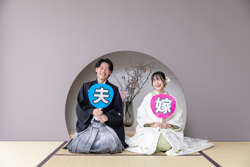 おふたりらしさ満点!うちわショット♪