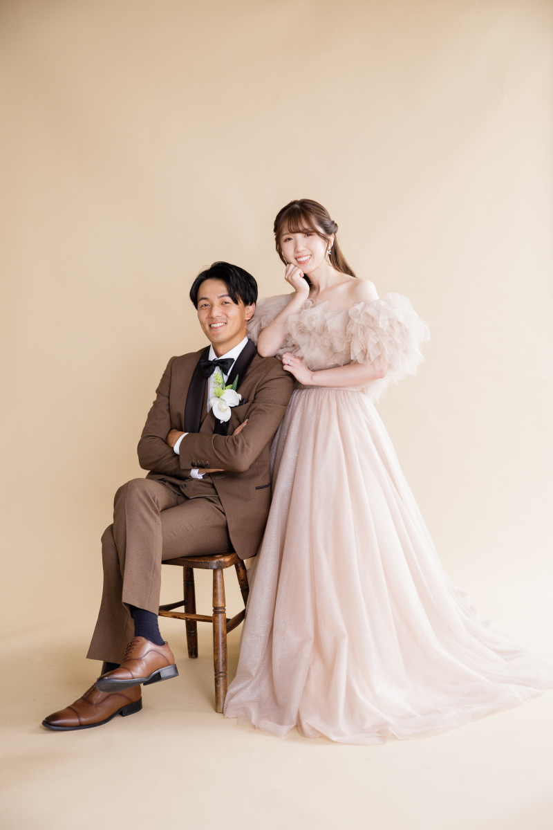 ベージュカラーのバック紙