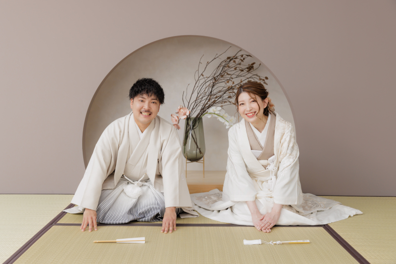 笑顔満載なお二人の和装洋装2着スタジオ撮影♡