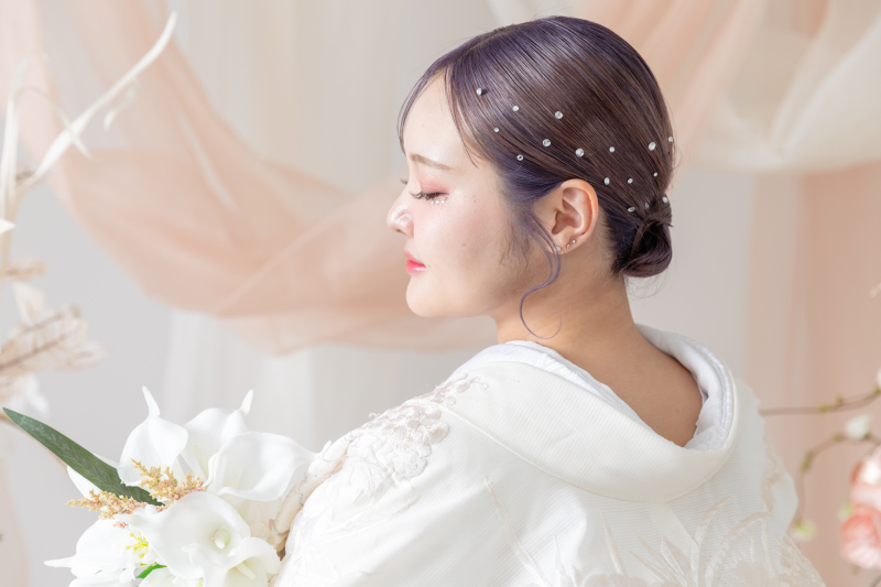 目元のストーンがキラリ☆