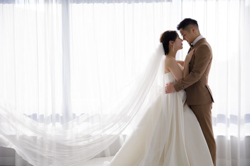 自然光をバックに