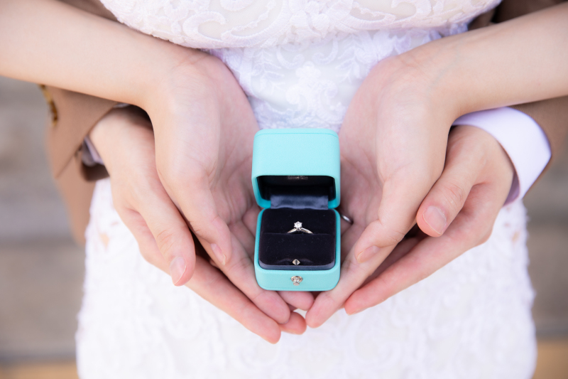 きらりと光るエンゲージリング