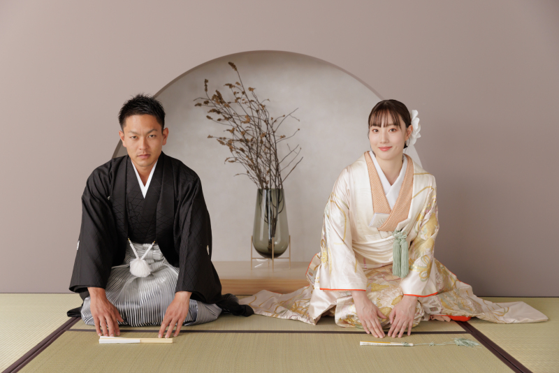 王道のお座敷での正座ショット