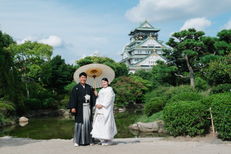 大阪城をバックに