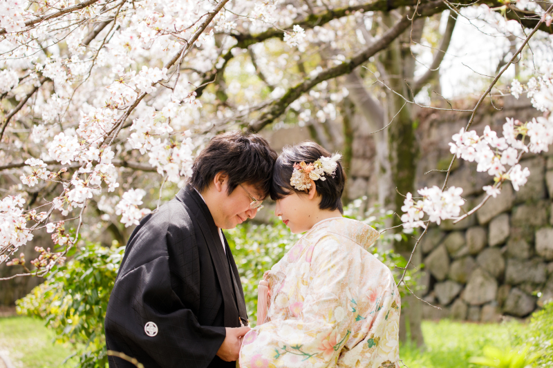 おでこを合わせて