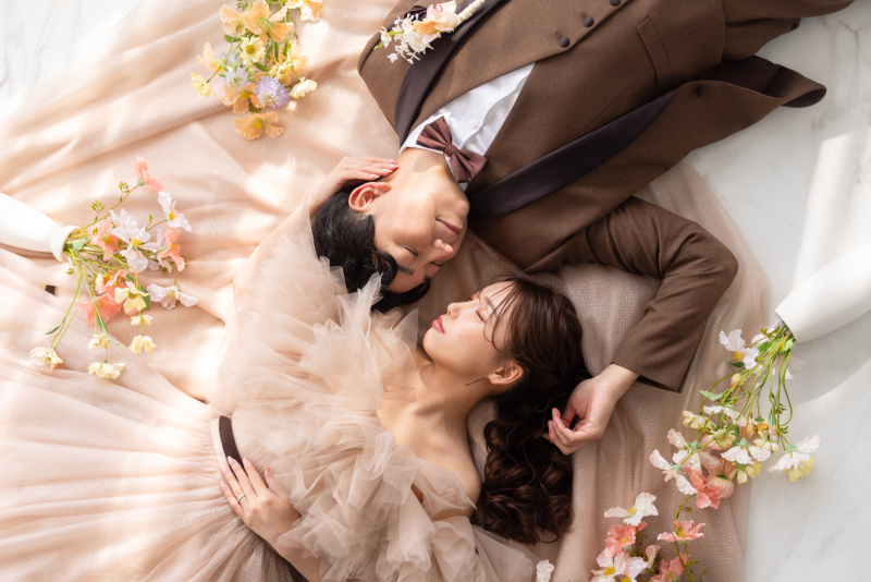 自然光と鮮やかなドレスがぴったり！