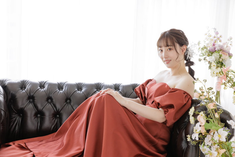 真っ赤なドレスが引き立つ魅力的な一枚に♡