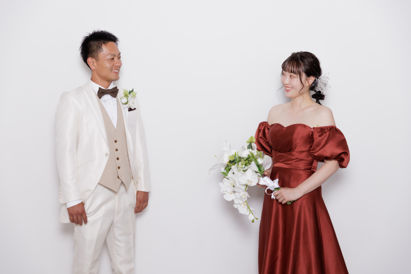 シンプルな真っ白な背景で