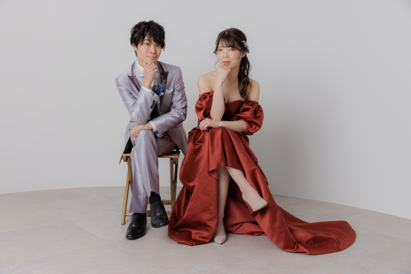 足組みポーズで