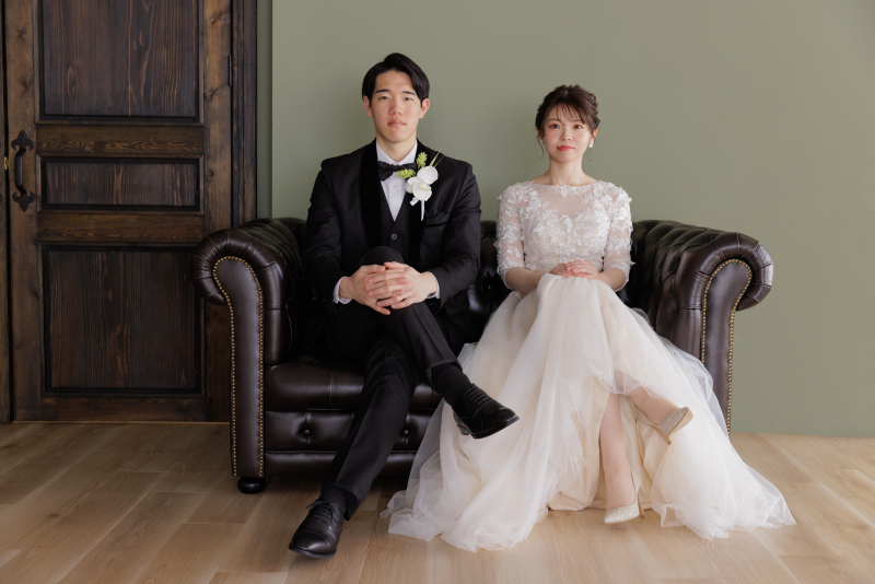 ソファに座って