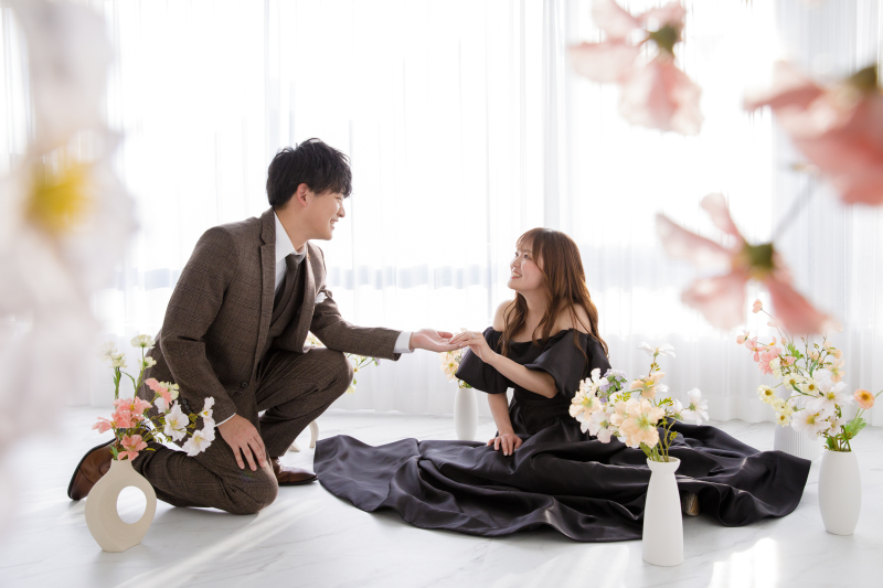 流行りのブラックドレスで