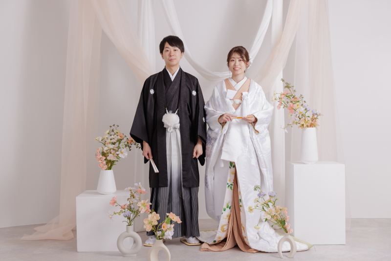 白壁を背景に撮影スタート！