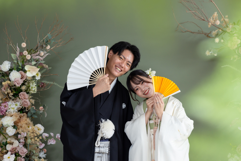 扇子から、チラリ♡