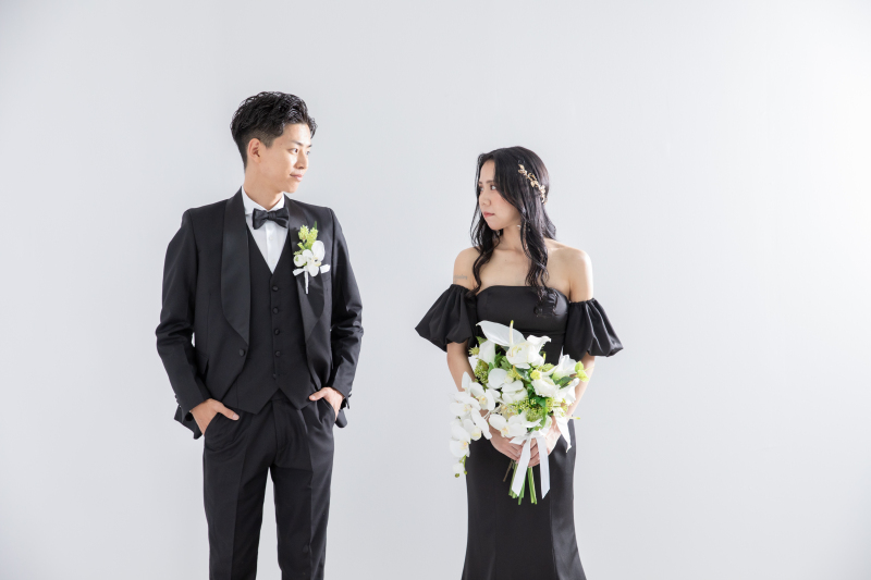 シンプルで魅せる大人ウェディングフォト