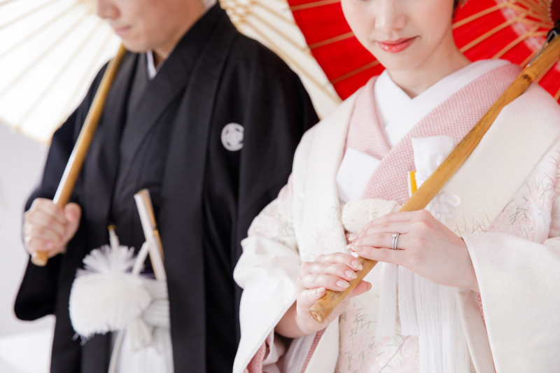 白無垢にも色味をプラスするコーディネート♪