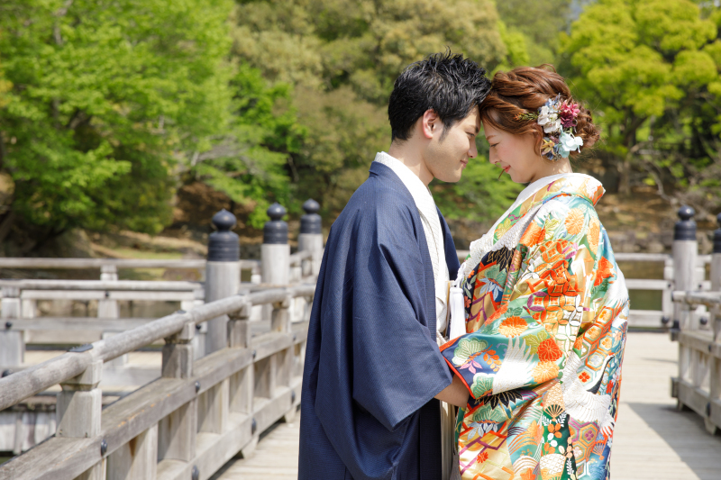 外の撮影でも映える着物。