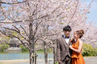洋装1点ロケーションプラン☆ウェディングドレスまたはカラードレスから選べる！鶴見緑地公園で自然を感じながら写真に残すウェディング