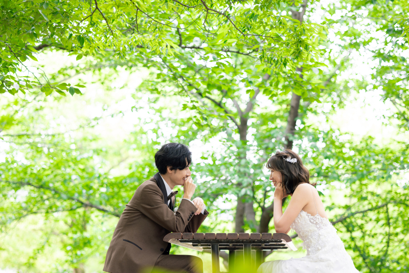 【ロケーション撮影】緑に囲まれたロケーション★鶴見緑地公園で自然を感じながらお二人らしい撮影を☆洋装1点プラン!130,000円