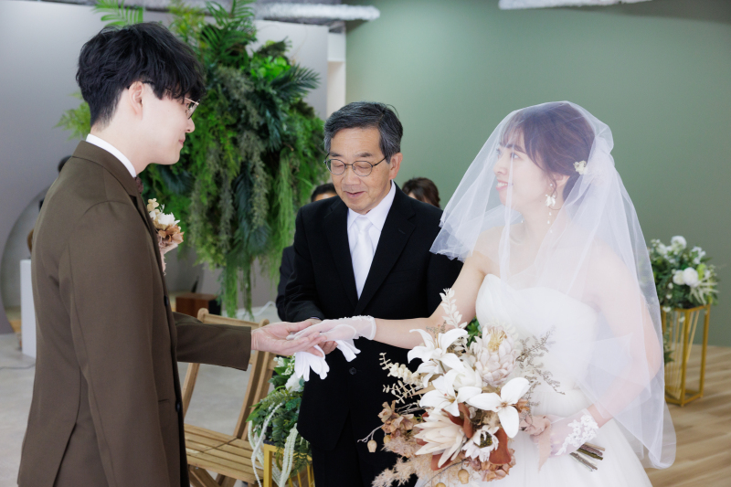【挙式前撮りプラン】洋装ドレス撮影☆アルバム付♪大切なご家族を呼べるアットホームな挙式が可能☆