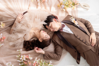 【今だけ！】洋装1着にドレス1着追加◎カラードレスもOK！スタジオを貸切で撮影☆定価140,000円→75,000円