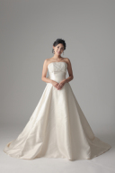 胸元ホワイトビージング