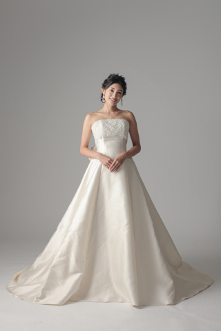 胸元ホワイトビージング