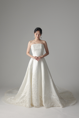 胸元刺繍　サテン