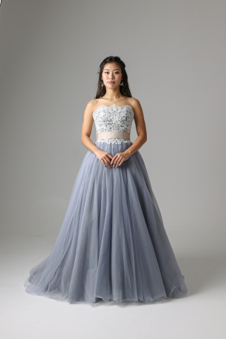 グレーホワイトトップス刺繍/DE-18018