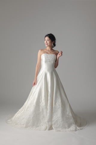 胸元レースAラインフリル切替トレーン