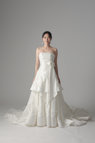 胸元ビーズ BIGリボン 2段パイピング