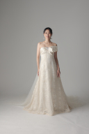 胸元リボンモチーフ総レース